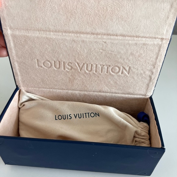 Authentic Louis Vuitton Sunglasses/ Petit soupcon cat eye...